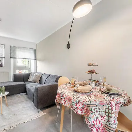 בית נופש Cozy In With Garden *