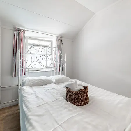 בית נופש Cozy In With Garden *