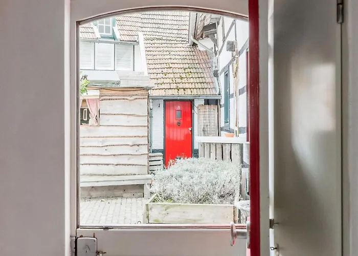 בית נופש Cozy In With Garden *